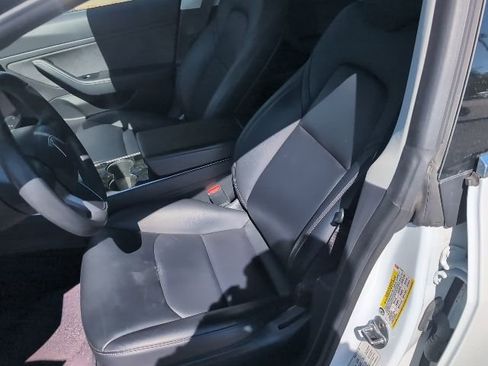 Used 2019 Tesla Model 3 Standard Range Plus image 9