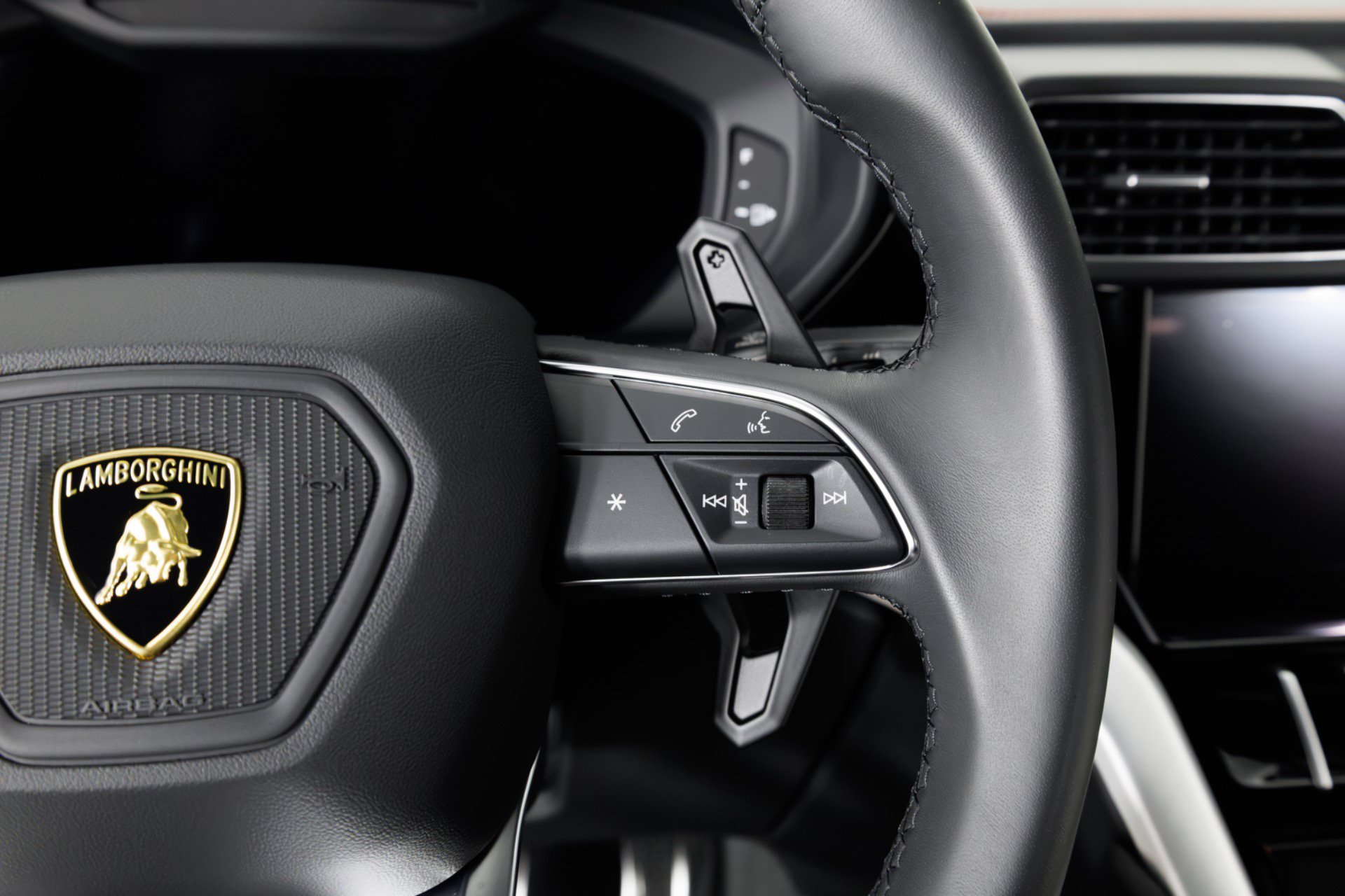 Used 2024 Lamborghini Urus S AWD/4WD image 25
