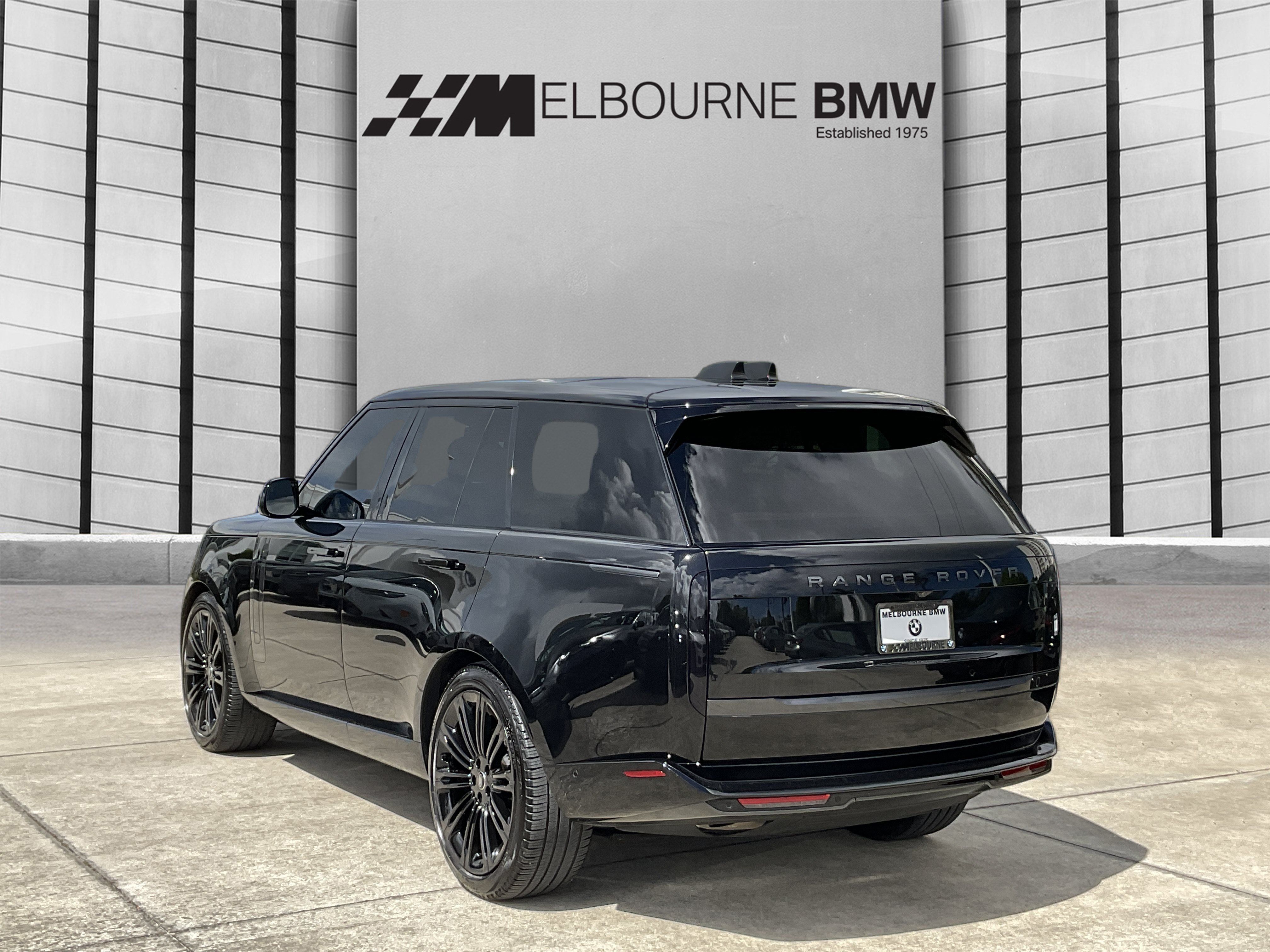 Used 2024 Land Rover Range Rover SE AWD/4WD image 6