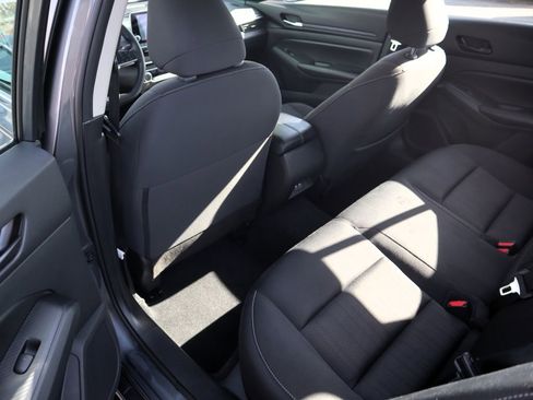 Used 2024 Nissan Altima 2.5 SV image 10