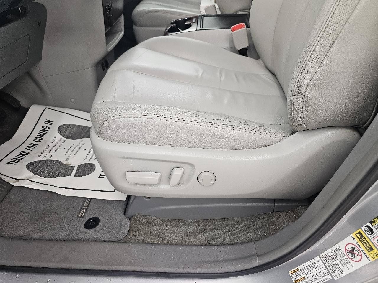 Used 2014 Toyota Sienna XLE AWD/4WD image 12