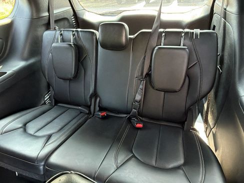 Used 2025 Chrysler Pacifica Select FWD image 23