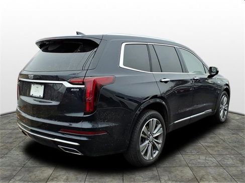 Used 2022 Cadillac XT6 Premium Luxury w/ Technology Package image 4