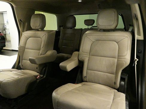 Used 2024 Lincoln Navigator Reserve image 16