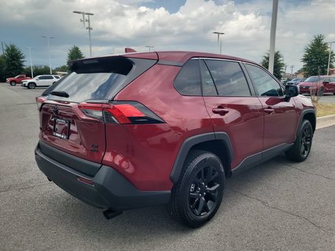 Used 2022 Toyota RAV4 LE AWD/4WD image 3
