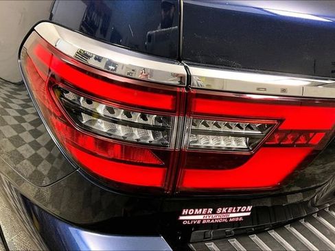 Used 2024 Nissan Armada SL w/ Captain's Chairs Package image 30