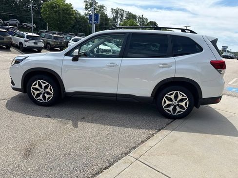 Used 2023 Subaru Forester Premium AWD/4WD image 7