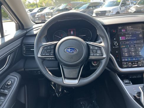 Used 2025 Subaru Outback Premium AWD/4WD image 16
