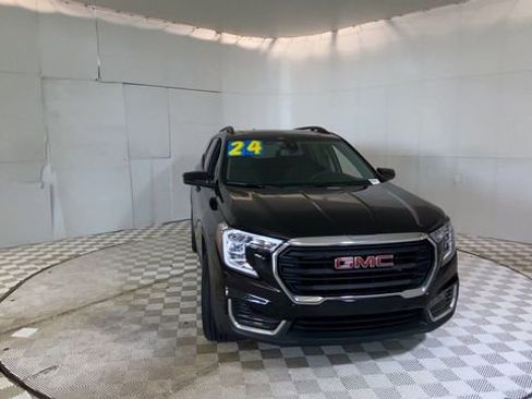 Used 2024 GMC Terrain SLE w/ Driver Convenience Package AWD/4WD image 3
