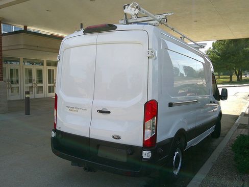 Used 2019 Ford Transit 250 148 Medium Roof RWD image 4