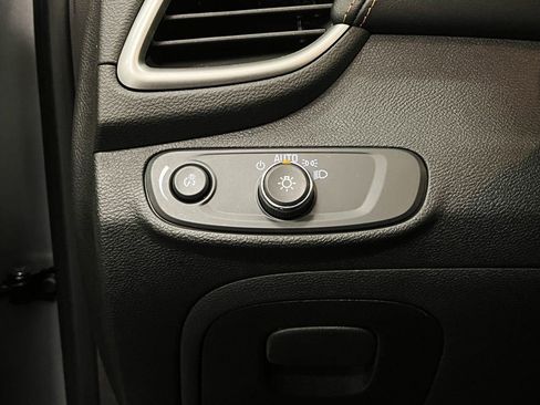 Used 2020 Chevrolet Trax LT w/ Redline Edition image 18