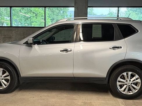 Used 2016 Nissan Rogue SV AWD/4WD image 2