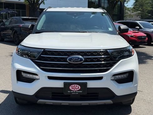 Used 2022 Ford Explorer XLT w/ Equipment Group 202A AWD/4WD image 3