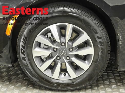 Used 2023 Chrysler Pacifica Touring-L image 30