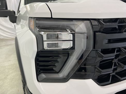 Certified 2025 Chevrolet Silverado 2500 ZR2 w/ Technology Package AWD/4WD image 5