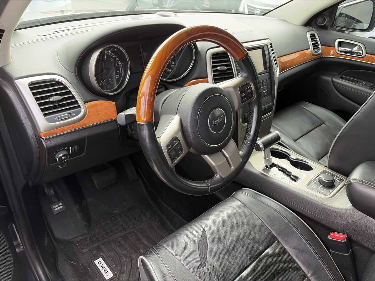 Used 2013 Jeep Grand Cherokee Overland AWD/4WD image 2