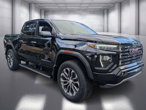 Used 2023 GMC Canyon Denali AWD/4WD image 3