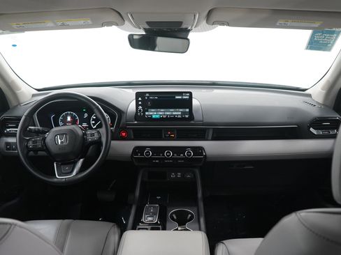 Used 2025 Honda Pilot EX-L image 13