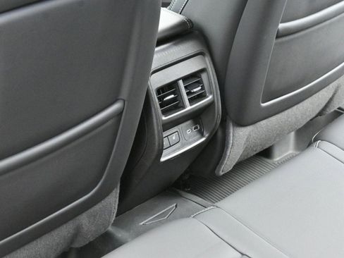 Used 2025 Cadillac XT4 Premium Luxury image 28