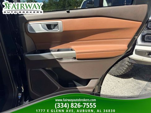 Used 2023 Ford Explorer King Ranch w/ Technology Package AWD/4WD image 34