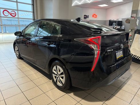 Used 2017 Toyota Prius Three FWD image 4