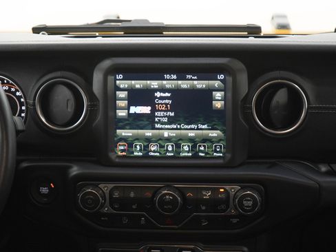 Used 2019 Jeep Wrangler Unlimited Sahara w/ Dual Top Group AWD/4WD image 15