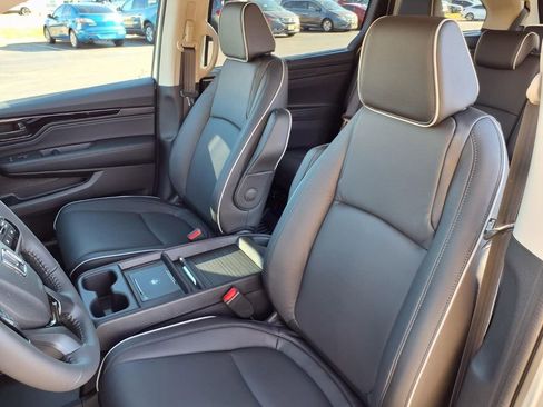 New 2026 Honda Odyssey Touring image 13