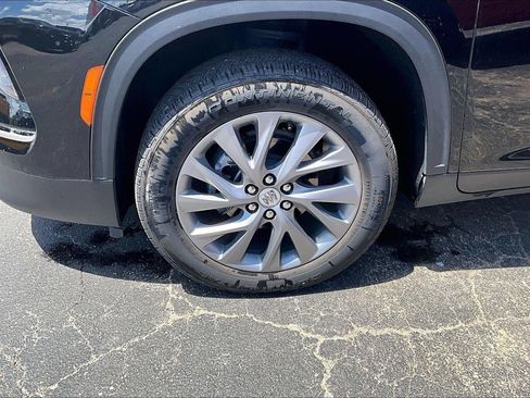 Used 2025 Buick Enclave Preferred FWD image 2