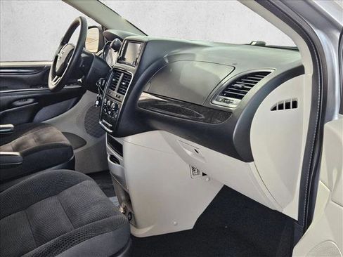 Used 2019 Dodge Grand Caravan SE w/ UConnect Hands-Free Group FWD image 19