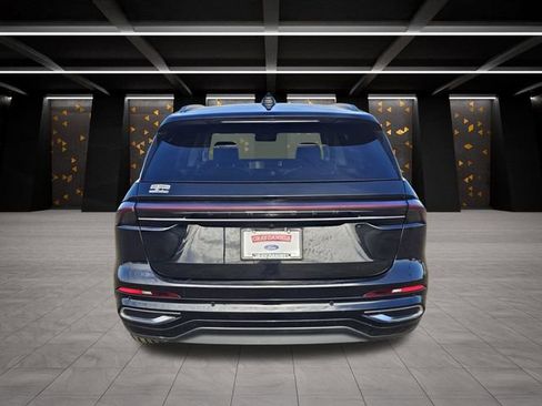 Certified 2024 Lincoln Nautilus Reserve image 5