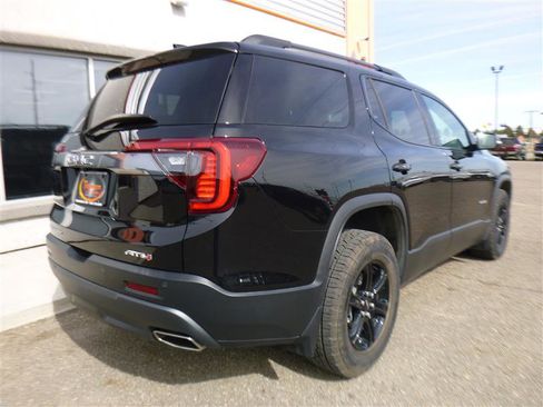 Used 2022 GMC Acadia AT4 w/ Technology Package AWD/4WD image 3