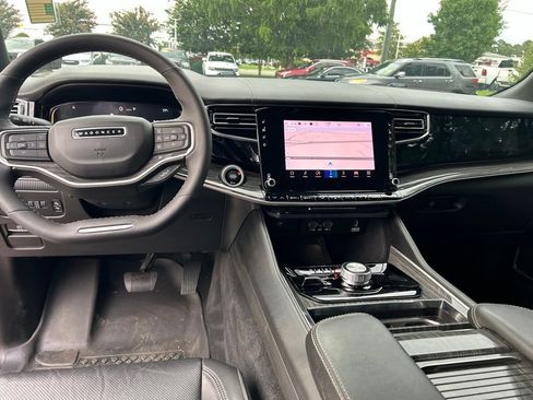 Used 2022 Jeep Wagoneer Series II AWD/4WD image 17