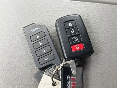 Used 2018 Toyota Highlander Limited image 35