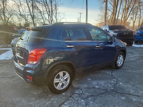 Used 2020 Chevrolet Trax LT w/ LT Convenience Package image 4