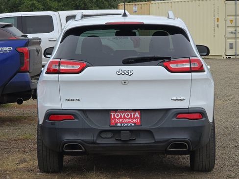 Used 2018 Jeep Cherokee Latitude Plus w/ Comfort/Convenience Group AWD/4WD image 5