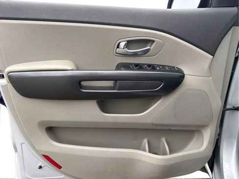 Used 2018 Kia Sedona LX w/ LX Essentials Premium Package image 19