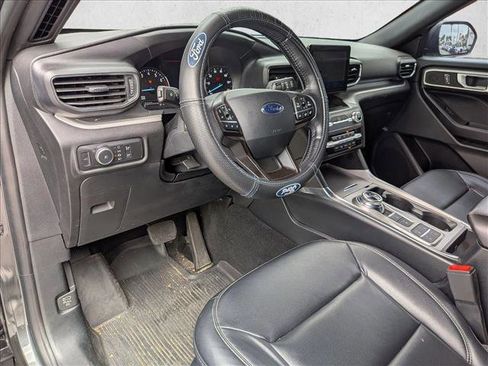Used 2020 Ford Explorer XLT w/ Equipment Group 202A image 9