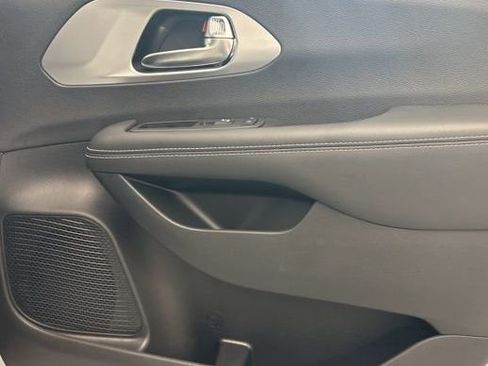 New 2026 Chrysler Pacifica Limited image 27