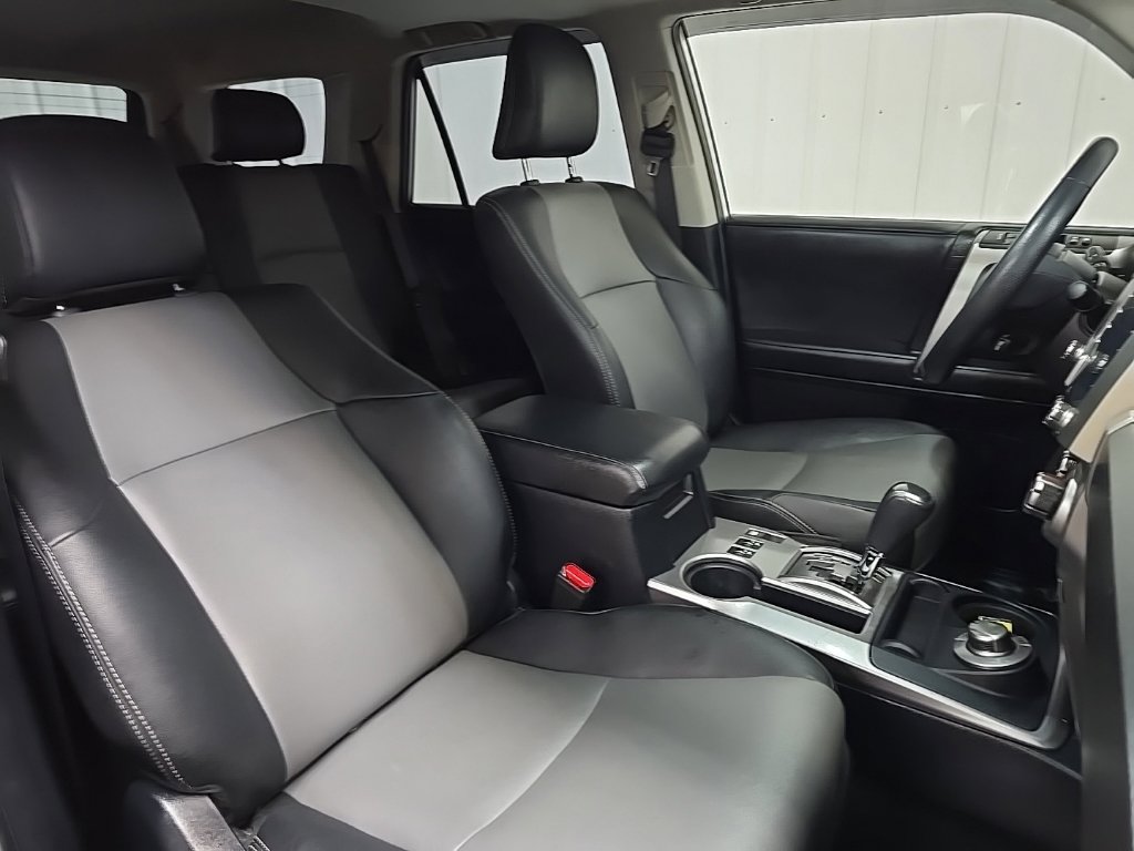 Used 2020 Toyota 4Runner SR5 Premium w/ Moonroof Package AWD/4WD image 15