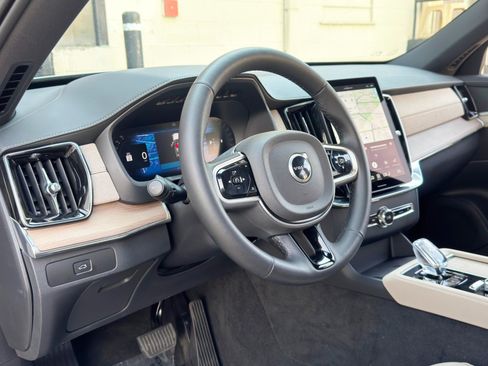 Used 2025 Volvo XC90 B5 Core w/ Protection Package Premier AWD/4WD image 14