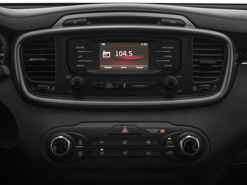 Used 2016 Kia Sorento FWD w/ LX Convenience Package image 12