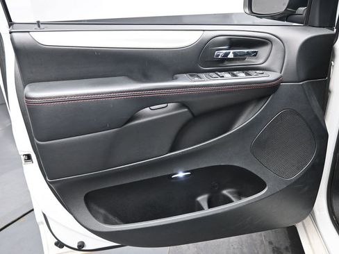 Used 2017 Dodge Grand Caravan GT FWD image 20