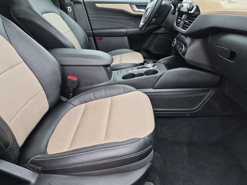 Used 2021 Ford Escape Titanium w/ Titanium Elite Package AWD/4WD image 18