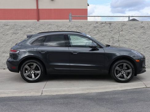 Certified 2024 Porsche Macan image 9