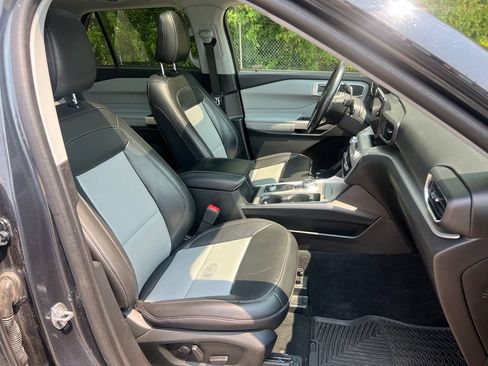 Used 2023 Ford Explorer XLT w/ Equipment Group 202A AWD/4WD image 47