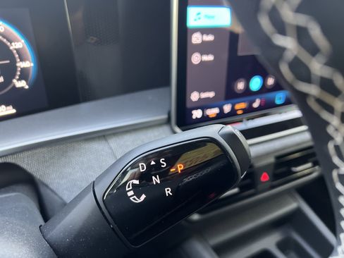 Certified 2025 Volkswagen Tiguan S image 23