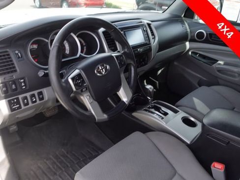 Used 2014 Toyota Tacoma 4x4 Access Cab V6 w/ TRD Off-Road Package image 4