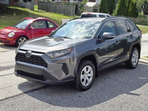 Used 2021 Toyota RAV4 LE AWD/4WD image 9
