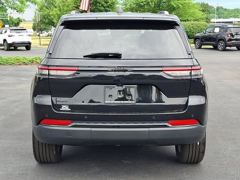 Certified 2023 Jeep Grand Cherokee Altitude AWD/4WD image 5