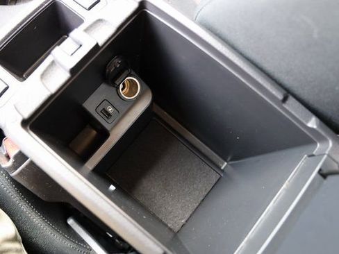 Used 2018 Nissan Rogue SV image 27